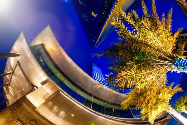 Abu Dhabi Förenade Arabemiraten December 2016 Vinkelvidd Mot Skyskrapor Längs — Stockfoto