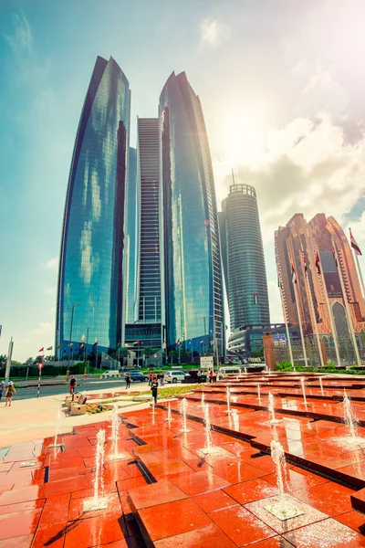 Abu Dhabi Förenade Arabemiraten December 2016 Abu Dhabi Byggnader Längs — Stockfoto