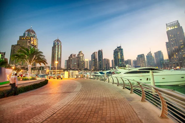 Dubai Förenade Arabemiraten December 2016 Dubai Marina Vid Solnedgången Strandpromenaden — Stockfoto