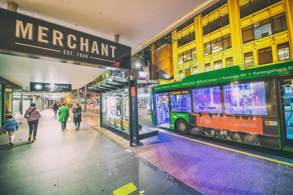 Auckland Ağustos 2018 Şehir Merkezi Binaları Gece Otobüs Trafiği — Stok fotoğraf