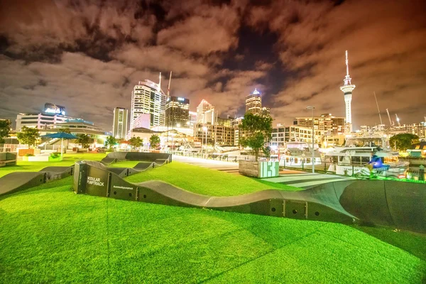 Auckland Agosto 2018 Parque Beira Mar Edifícios Noite — Fotografia de Stock