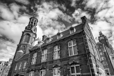 AMSTERDAM - 25 Nisan 2015: Güneşli bir günde Royal Delft Experience binası.