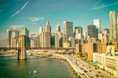 New York 'un inanılmaz günbatımı renkleri. Aşağı Manhattan silueti.