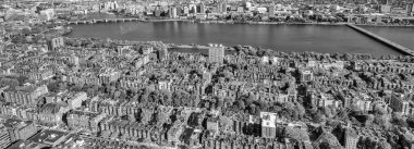 Boston hava yolu, Massachussetts. Şehrin çatısında bir körfez var..