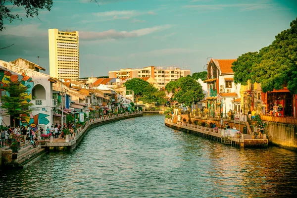 Malacca Malaysia December 2019 Toeristen Langs Melaka Rivier Een Prachtige — Stockfoto