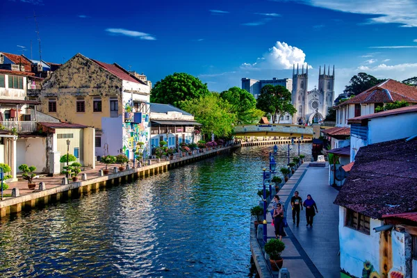 Malacca Malaysia December 2019 Toeristen Langs Melaka Rivier Een Prachtige — Stockfoto