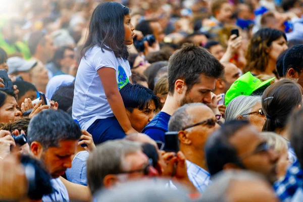 Rome Italien Juni 2014 Folkets Torg Vatikanstaten Turister Och Lokalbefolkningen — Stockfoto