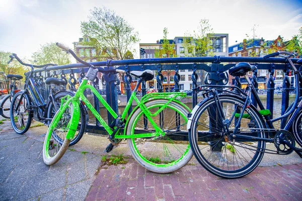 Amesterdão Países Baixos Abril 2015 Vida Dos Canais Ruas Bicicletas — Fotografia de Stock