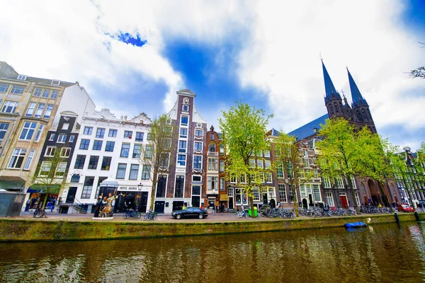 Amsterdam Países Bajos Abril 2015 Casas Edificios Tradicionales Canal — Foto de Stock