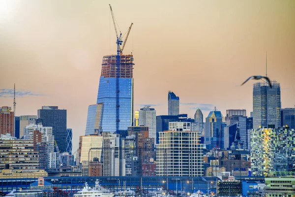 Incredibili Colori Del Tramonto Dello Skyline Lower Manhattan Dal Traghetto — Foto Stock