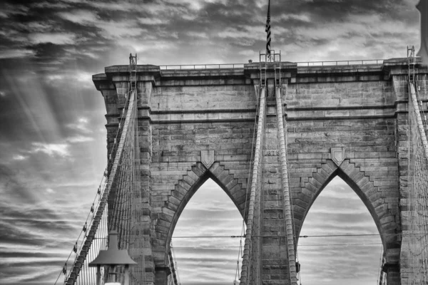 Cores Pôr Sol Brooklyn Bridge Com Torre Gigante Cabos — Fotografia de Stock