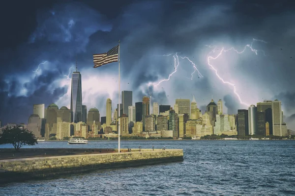 在即将到来的风暴中曼哈顿市中心的天际线 美国纽约市 — 图库照片