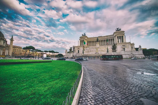ROME, ITALY - Haziran 2014: Anavatanın sunağı, Altare della Patria, Victor Emmanuel Ulusal Anıtı olarak da bilinir..