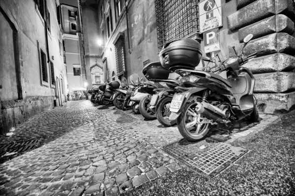 Rome Italy June 2014 Beautiful Night View Parked Motorbikes City — Stock Photo, Image