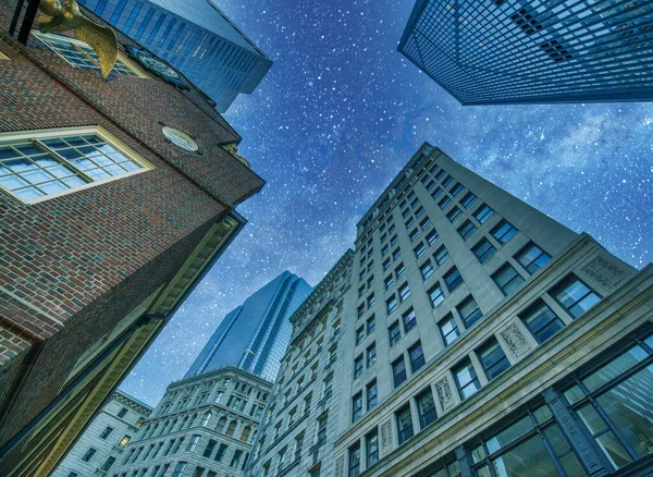 Boston Felhőkarcolók Csillagos Éjszaka Alatt Felfelé Néző Massachusetts — Stock Fotó
