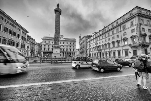 Rome Italië Juni 2014 Verkeer Langs Straten Van Stad Een — Stockfoto