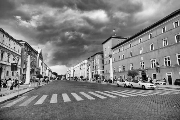 Rome Italien Juni 2014 Vacker Utsikt Över Stadens Gator Sommarsäsongen — Stockfoto