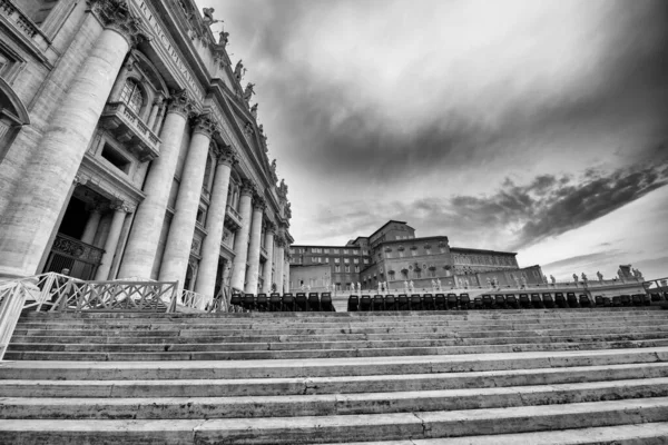 Rome Italy June 2014 관광객들이 아름다운 바티칸 광장을 즐긴다 — 스톡 사진