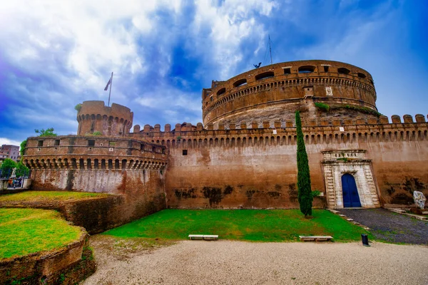 Rome Olaszország Június 2014 Turisták Élvezhetik Gyönyörű Szent Angyal Kastély — Stock Fotó