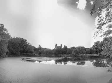 New York 'taki Central Park Gölü.