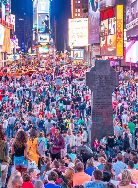 New York City June 2013 Tourists Crowded Duffy Square Night — Stok fotoğraf
