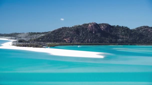 Atemberaubende Luftaufnahme von Whitehaven Beach, Queensland, Australien. Zeitlupe — Stockvideo