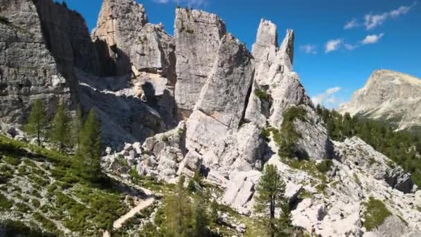 Increíble vista aérea de las montañas Dolomitas, Italia. Cinque Torri, Cinco torres — Vídeos de Stock