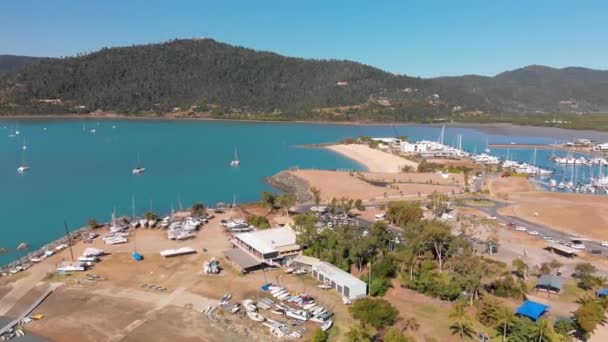 Skyline von Airlie Beach vom Stadtpark, Queensland, Australien — Stockvideo