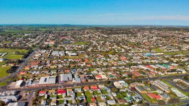 Gambier Dağı, Avustralya. Güzel bir sabahta şehrin havadan görünüşü.