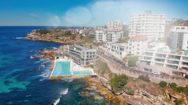 Bondi Sahili sahil şeridi, Sydney. İHA 'dan hava görüntüsü