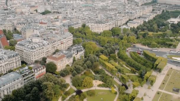 Vue aérienne de Paris depuis la tour Eiffel — Video