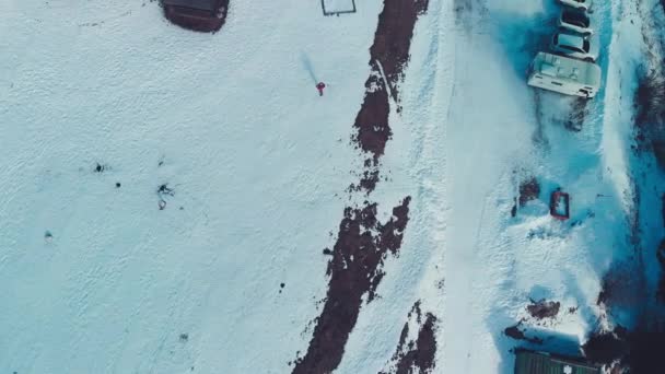 Lac Misurina en saison hivernale à partir de drone, montagnes de dolomite italienne — Video