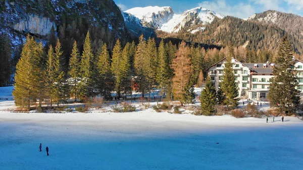 Braies Lake Skvrnité Zimě Letecký Pohled Dronu Italské Alpy — Stock fotografie
