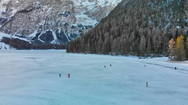 Braies Lake Bevlekt Winter Vanuit Drone Vanuit Lucht Italiaanse Alpen — Stockfoto