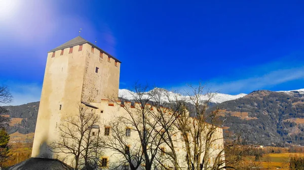 Lienz Şatosu Kış Mevsiminde Insansız Hava Aracı Bakış Açısından Görüldüğü — Stok fotoğraf