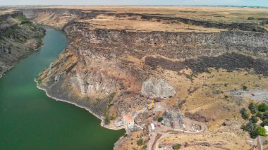 Yaz mevsiminde Idaho, ABD 'deki İHA bakış açısından Shoshone Falls' un hava manzarası.