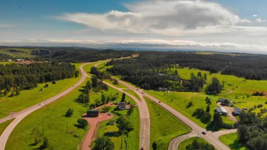 Güney Dakota kırsal ve tepeleri yaz mevsiminde, ABD.