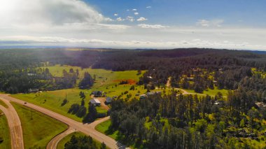 Güney Dakota kırsal ve tepeleri yaz mevsiminde, ABD.