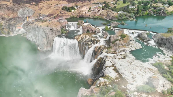 美国爱达荷州 从无人驾驶飞机的观点看夏令肖肖尼瀑布的空中景观 — 图库照片