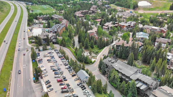 Vail Sentrum Omliggende Fjellene Colorado Flysikt Fra Drone Sommersesongen – stockfoto