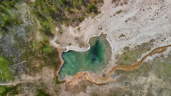 Vista Aérea Colorido Yellowstone Natural Pool Temporada Verão Wyoming Eua — Fotografia de Stock