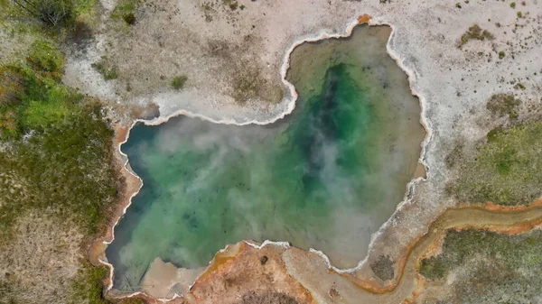 Vista Aérea Colorida Piscina Natural Yellowstone Temporada Verano Wyoming —  Fotos de Stock