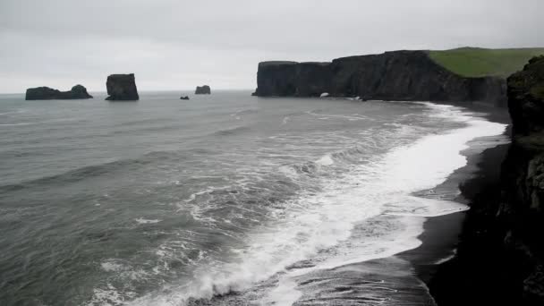 冰岛夏季黑色海滩慢动作 — 图库视频影像