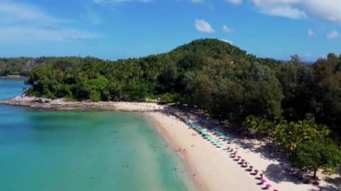 Tayland, Phuket 'teki Surin Sahili' nin havadan görünüşü