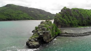 Maconde bakış açısı, Mauritius. Yüzbaşı Matthew Flinders 'ın anıtı. Mauritius Adaları 'na alışılmadık bir yol.