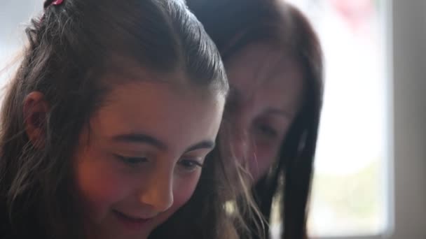 Woman with her daughter talking in a videocall to her parents in coronavirus time — Stock Video