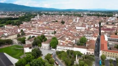 Ünlü Toskana kasabası Pisa 'nın inanılmaz hava manzarası