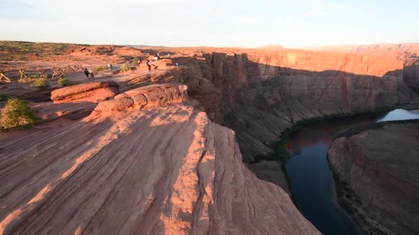 Horseshoe Bend meander of Colorado River in Glen Canyon, Пейдж, Озил - США — стоковое видео