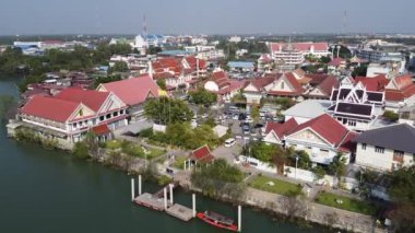 Maeklong şehir manzarasının nehir ve demiryolu pazarı Tayland 'daki inanılmaz hava manzarası.