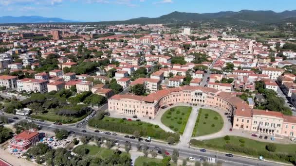 Increíble vista aérea de la costa de Livorno, Toscana. Movimiento lento — Vídeos de Stock